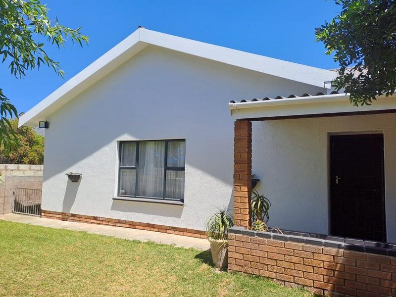 3 Bedroom Property for Sale in Sandbaai Western Cape